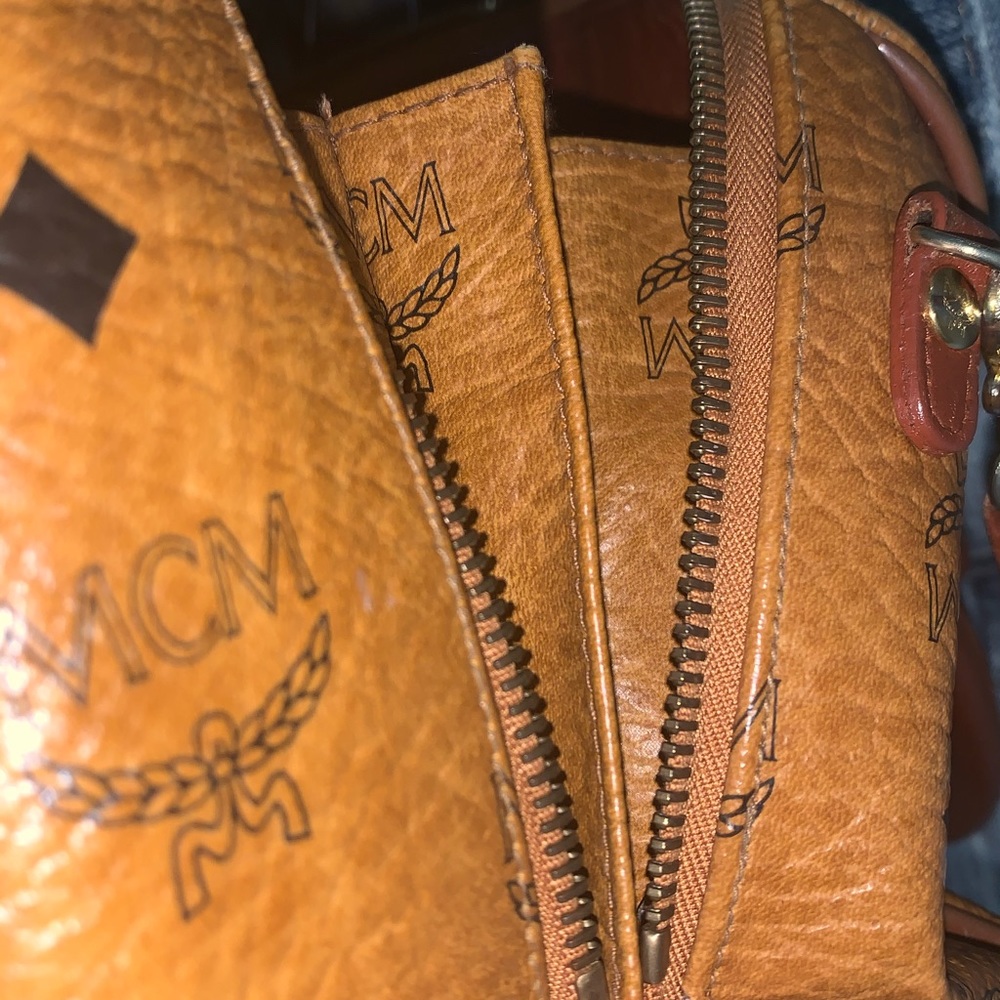 MCM Boston Medium With Strap - Picture 8 of 10